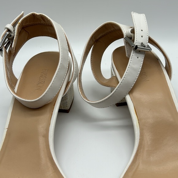 Ladies pretty little sandals, never been worn, cute little ankle straps. - Picture 6 of 6